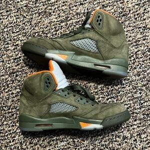Air Jordan Retro 5 Kids Suede Sneakers in Olive Green and Orange Size 7 Youth